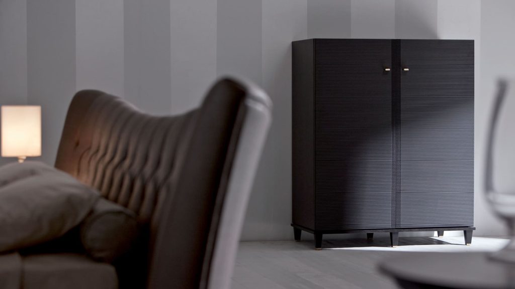 Two doors closet Dimitri | Opera Contemporary