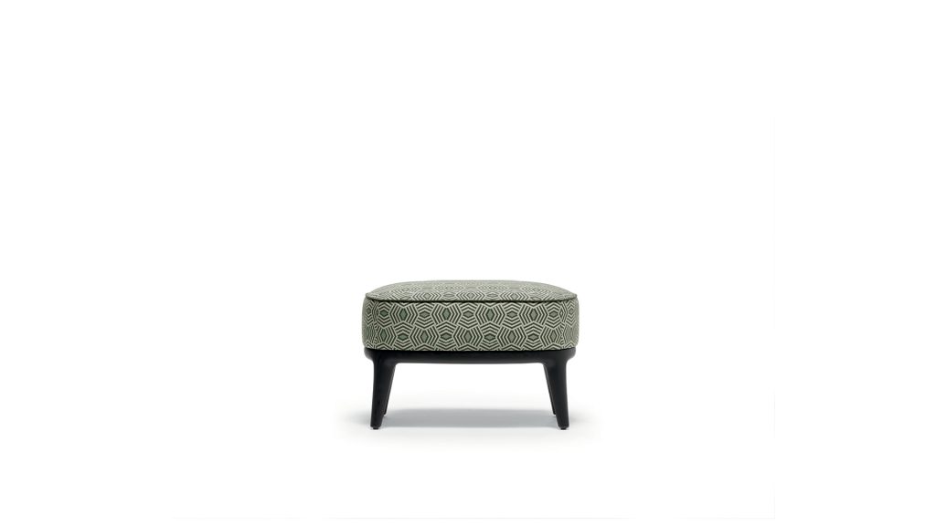Coppia di pouf design anni 50 gambe il legno chiaro imbottiti con tessuto floreale appena