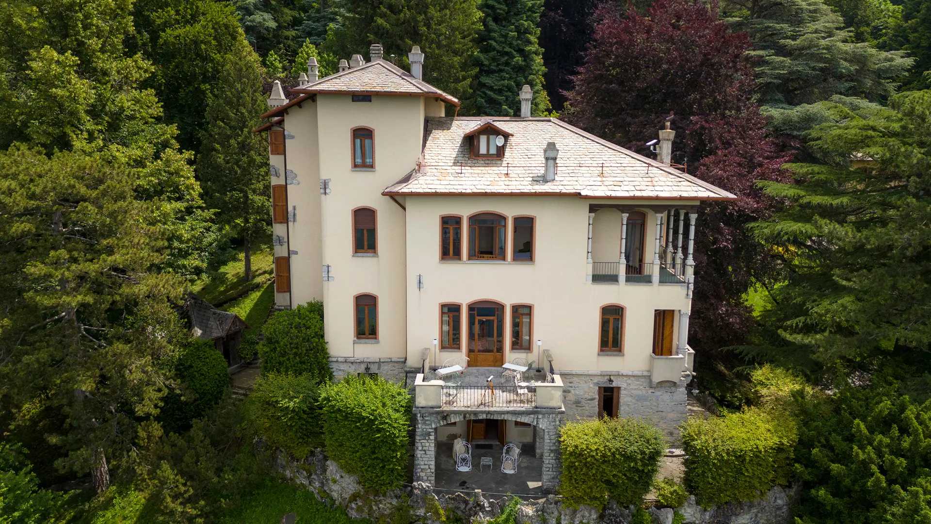 villa-jolanda- 1920x1080- historic villa jolanda